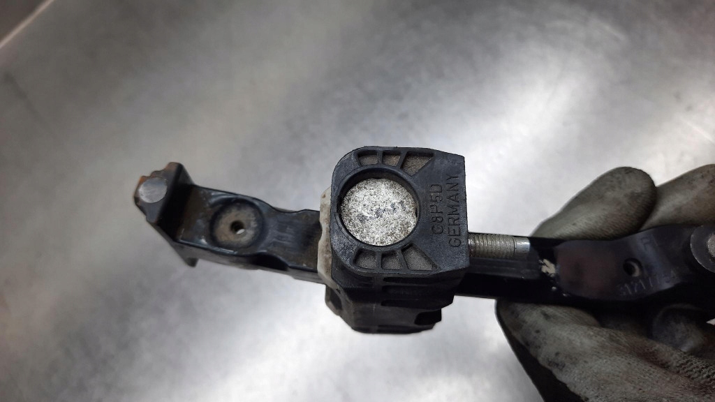 фото №6, Ограничитель дверь задняя оригинальный номер 31217754 volvo v70 iii s80 ii