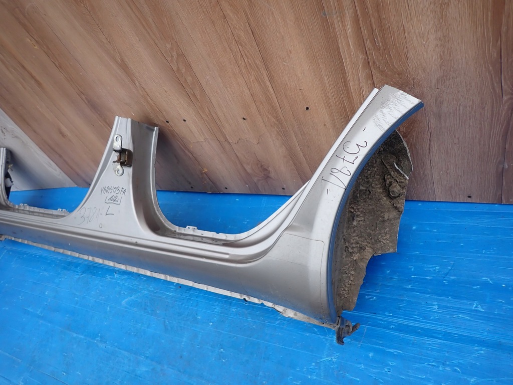 фото №4, Toyota yaris i 99-05 поріг лівий 1d2