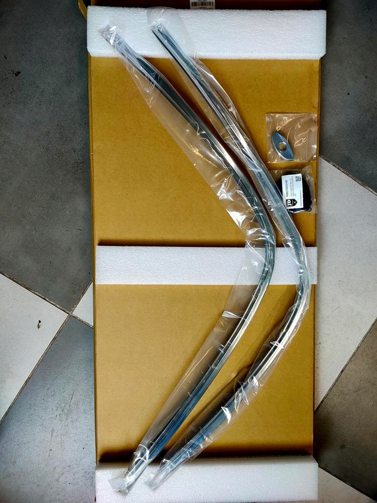 Накладка хром кришки softtopu mercedes 107 nowa Зі Шроту