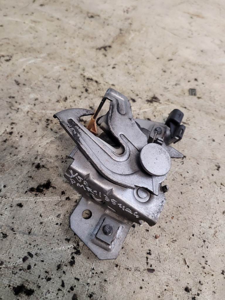 фото №1, Замок капот оригінальний номер 30716529 volvo v50