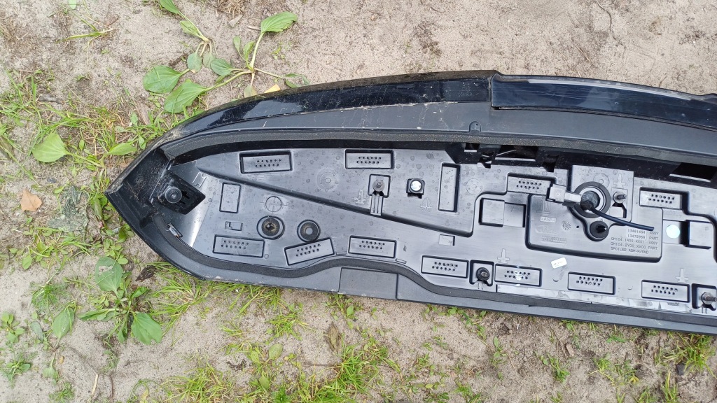 Opel crossland молдинг крышки багажника подножка 13481454 в Украине