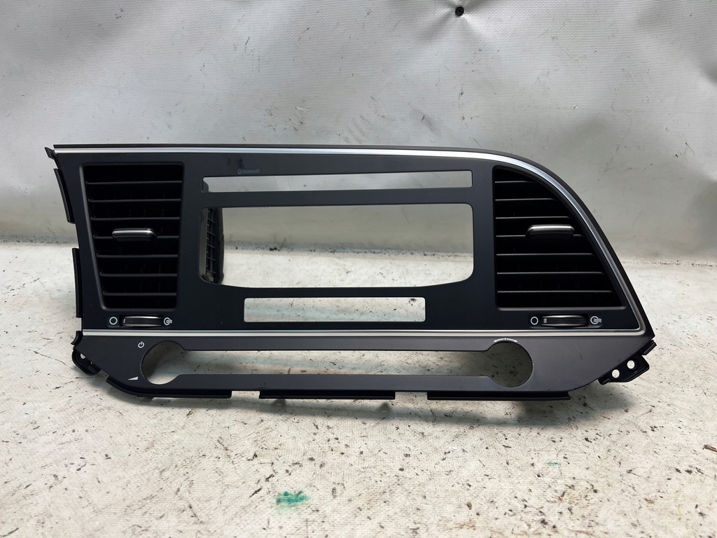 фото №1, Hyundai elantra vi 16- рамка радио решётка обдув