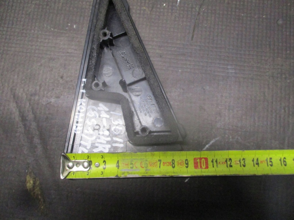 Треугольник заглушка дверь правый задний  hyundai i30 ii 11-14r 83840-a5000 Недорого