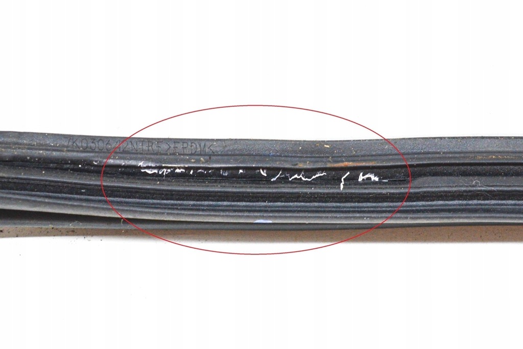 фото №6, Mazda cx-3 dk прокладка кришки багажника гумовий елемент 1.5 дизель 77kw 2018 1398316