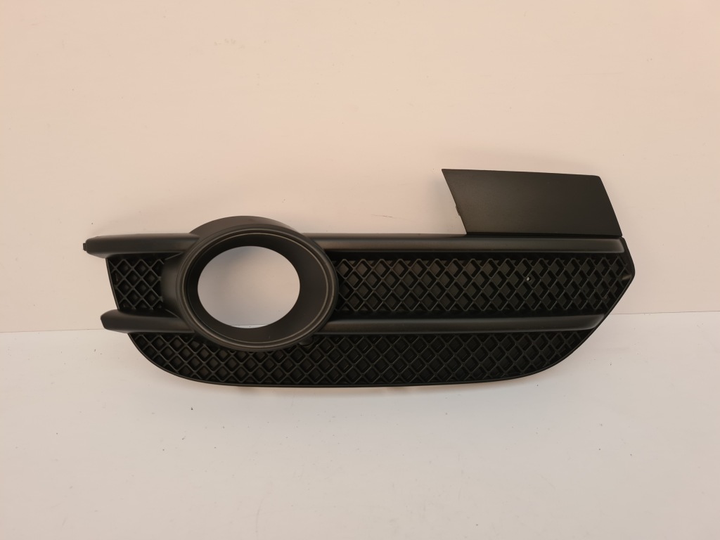 фото №1, Решётка бампера правая audi q3 8u0807682a