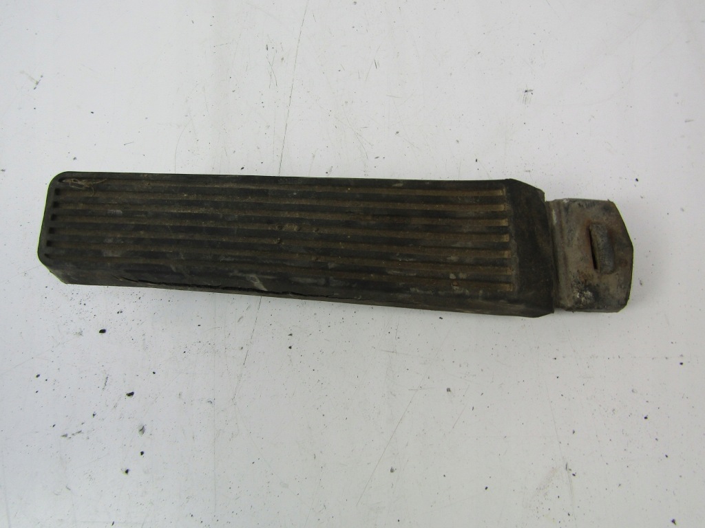 Купити Mercedes 123 w123 педаль газу 4b mt