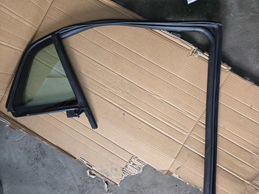 фото №1, Скло двері трикутник правий задня прокладка kia sportage v