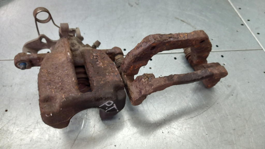 фото №1, Суппорт правый задняя fiat scudo ii 07r 1.6d