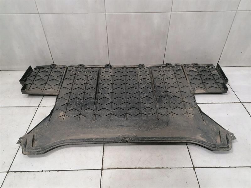 фото №1, Основа підлогова tesla model s 100d 1057326-00-c молдинг podpodłogowa