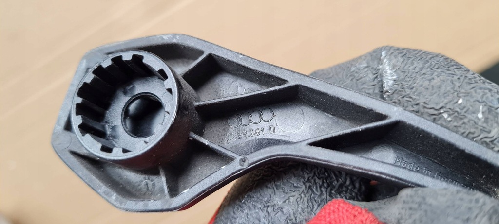 фото №9, Rs5 8w lift s5 a5 кронштейн ручка открывания капот 8w0823661d a4 b9 8w s4