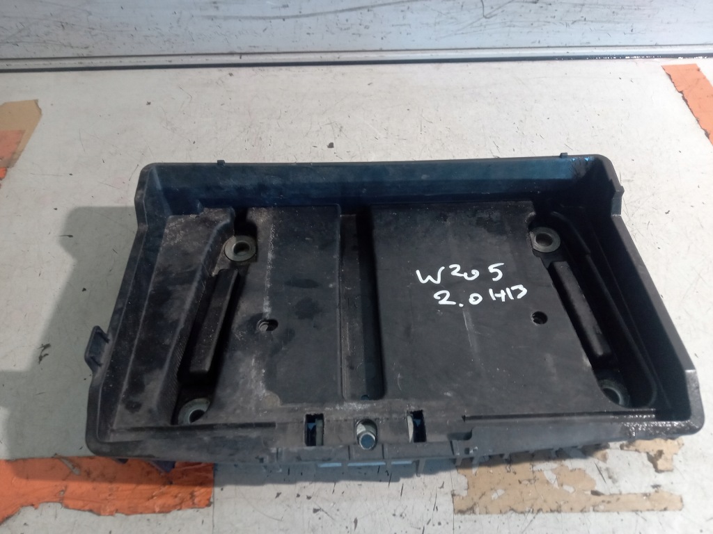 фото №1, Mercedes w205 2.0 cgi c350 основание аккумулятор