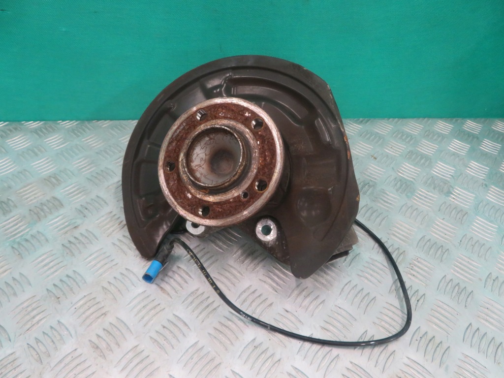 фото №1, Поворотный кулак правый задняя mercedes a klasa w176 18r