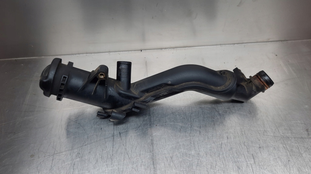 фото №1, Заливная горловина масла volvo s40 ii v50 2.0 hdi