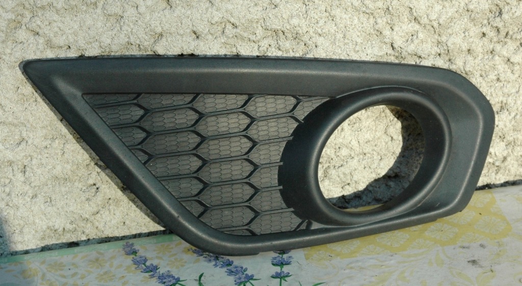 фото №1, Решётка заглушка противотуманной фары правая volvo c30 lift fl