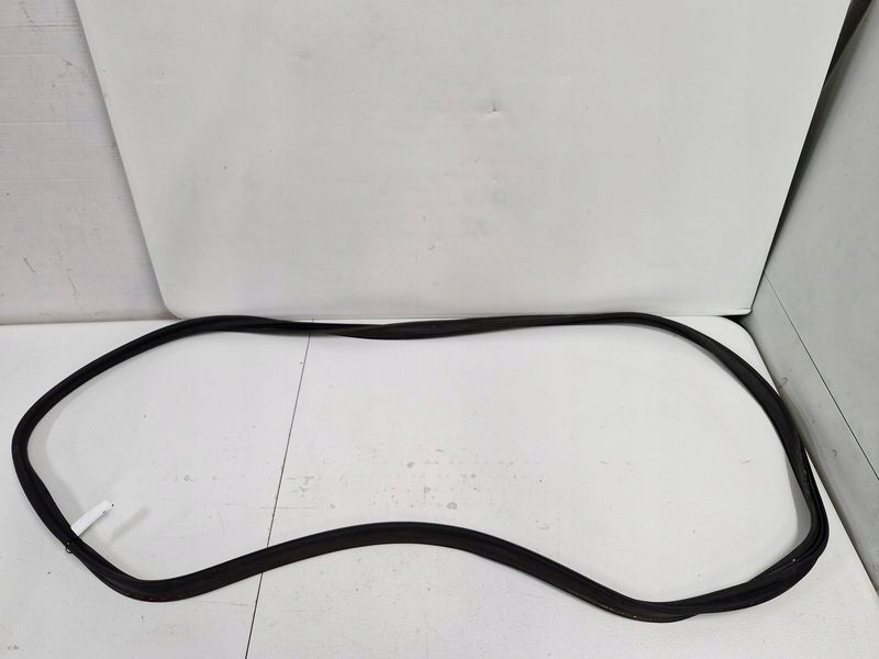 фото №1, Mercedes a w176 прокладка крышки багажника задняя задняя