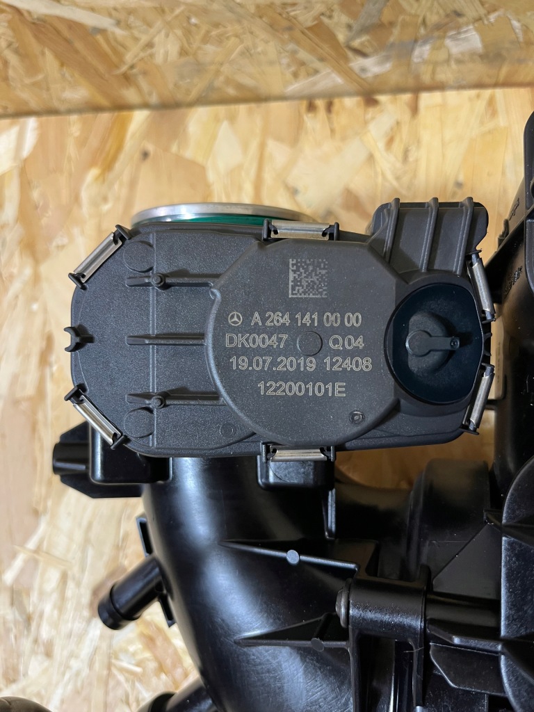 Колектор впускний  mercedes w177 w247 2.0 amg a2600902600 a2641410000 ідеальний стан Недорого