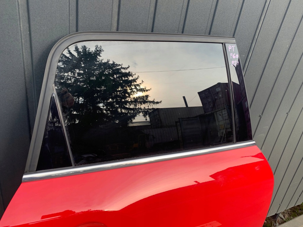 Дверей правий задні mini countryman f60 851 chili red Недорого