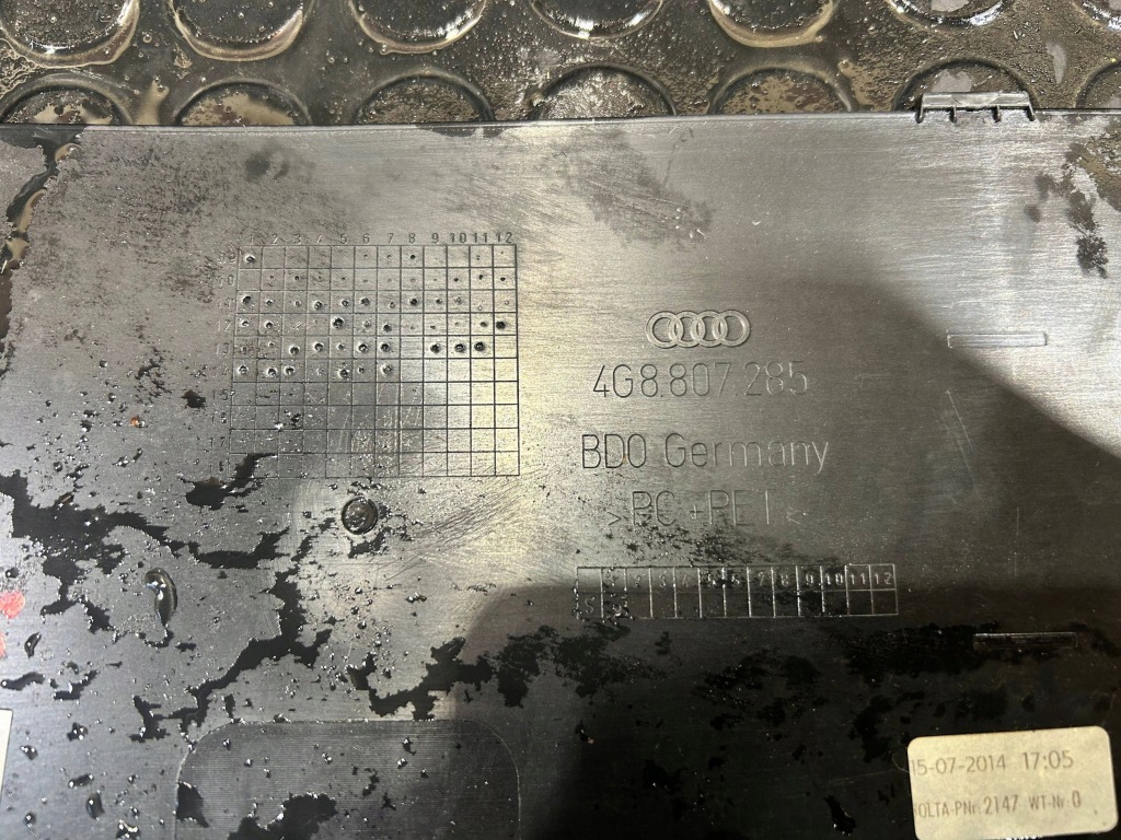 Audi a7 c7 4g8 10-14 решітка  молдинг решітка під  номерний знак перед передня Ціна