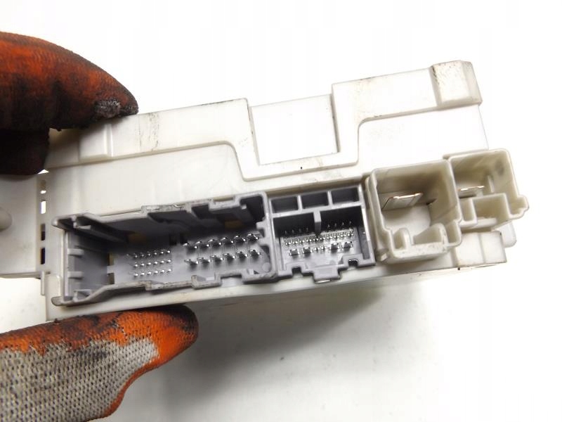 Lexus ls iv 600hl 5.0 lift коробка запобіжників Недорого