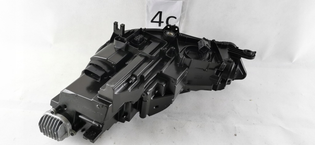 Audi a4 b9 full led правий фара 8w0941774 Зі Шроту