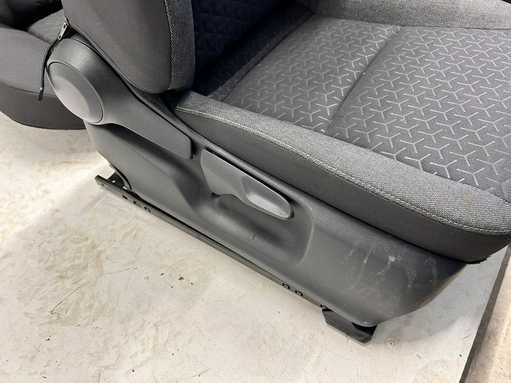 фото №7, Yaris cross гибрид сиденья заднее сиденье сиденье комплект материал