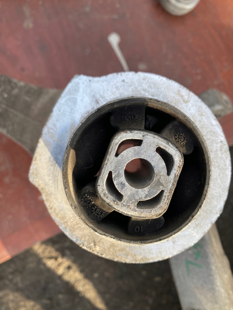 фото №5, Поворотный кулак рычаги ступица правый перед audi a4 8k a5 8t q5 8r