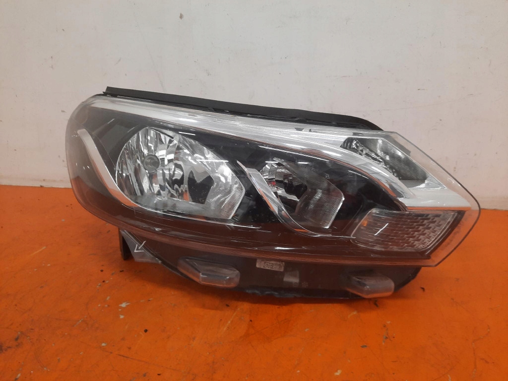 фото №1, Toyota proace ii 16- фара правый перед лампа правая 9808581180-00