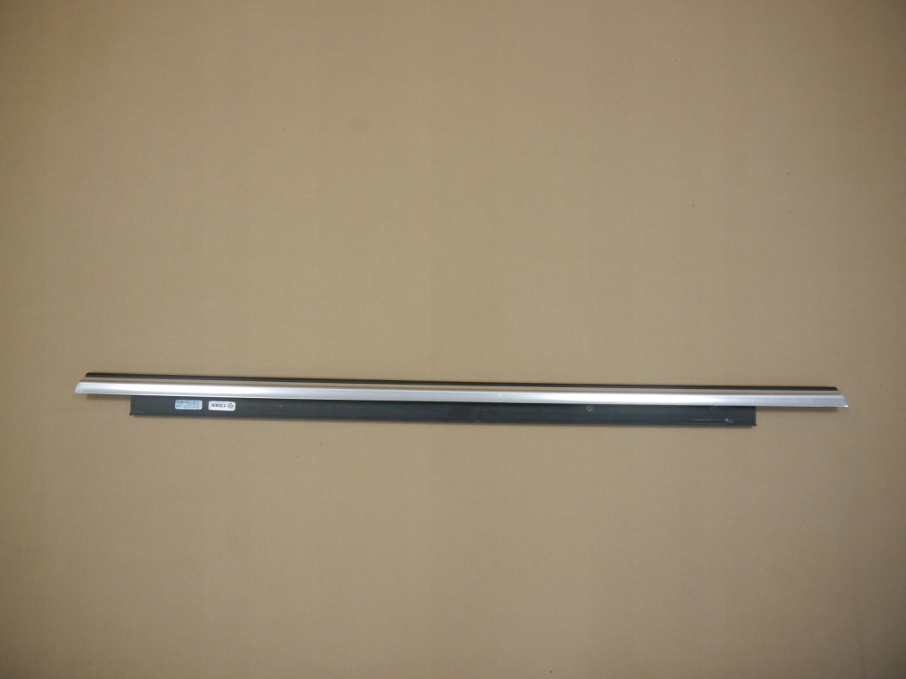 фото №1, Audi оригинальный номер 8t8853764f молдинг уплотнитель задняя хром