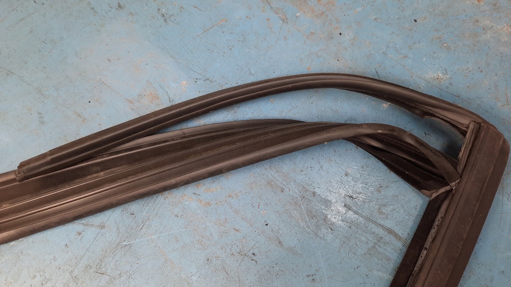 фото №13, Прокладка стекло дверь левый задняя 31299952 volvo s60