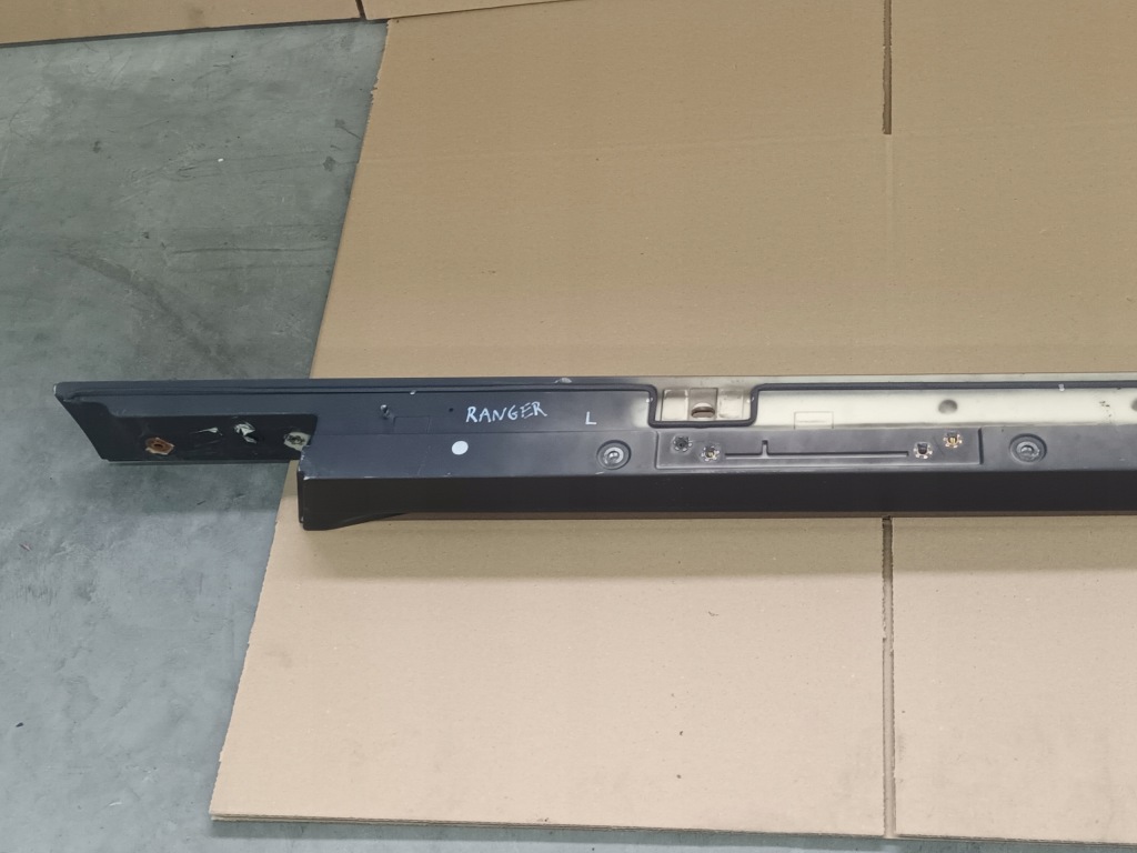 Рейлинг молдинг кузов задняя левая ford ranger wildtrak задняя левое с Разборки