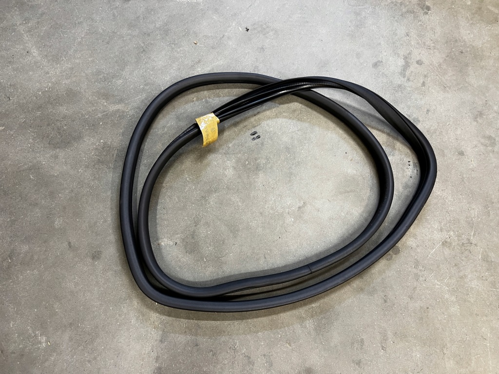 Купить Прокладка дверь задний  левая правая mercedes gl x166