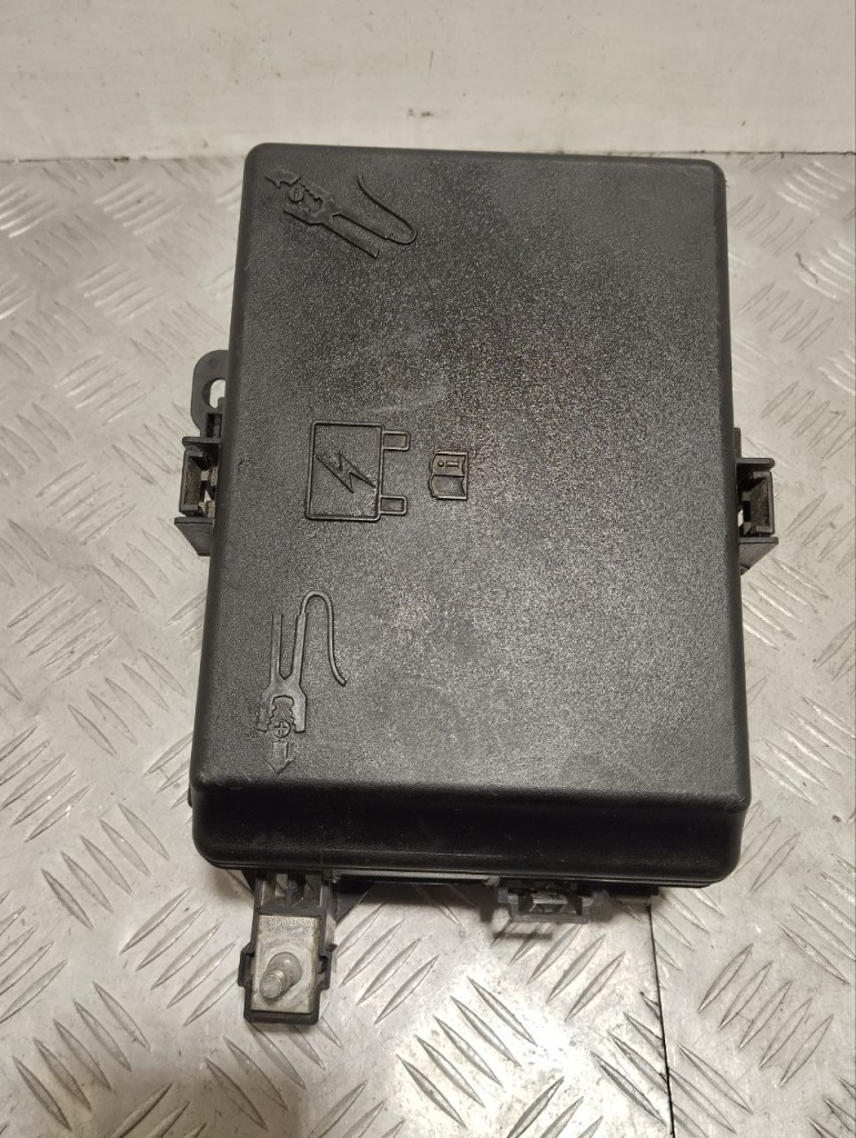 Maserati quattroporte 2014 коробка запобіжників / комплект 670007387 в Україні