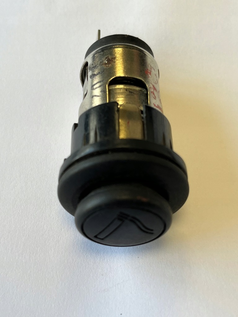 фото №1, Hyundai i20 прикуриватель автомобильная 2008-14r