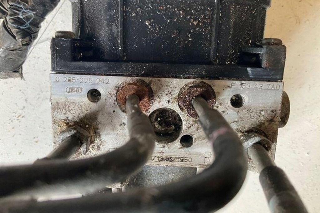 фото №1, Насос abs mazda rx-8 se, fe 0265225242 1.3l бензиновий 141kw 2003