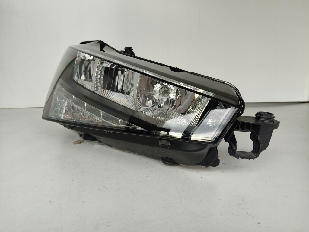 фото №1, Лампа права фара skoda scala 657 18- led