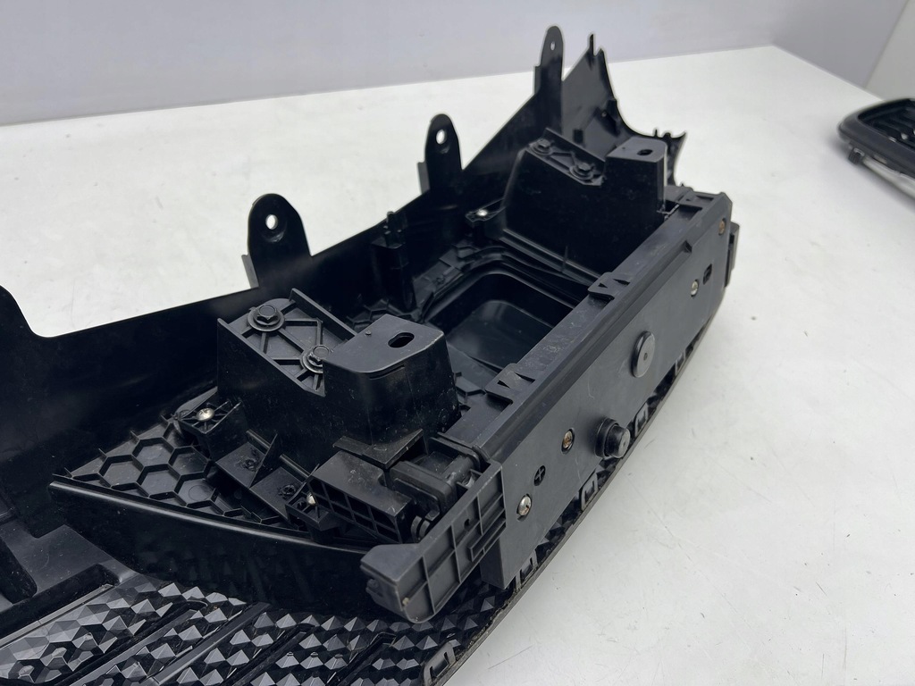 фото №8, Dacia spring решітка радіатора решітка радіатора роз'єм заряджання бампера передній 2021-