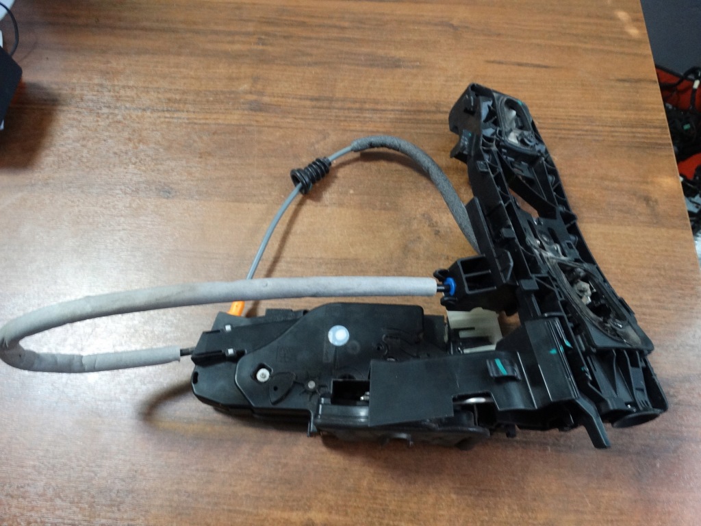 фото №4, Замок доводчик дверь левый передний mercedes x247 1