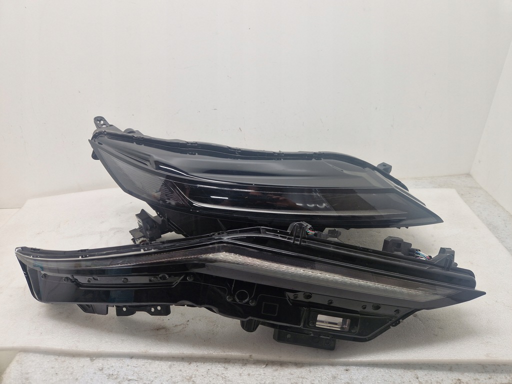 фото №1, Nissan ariya лампа передняя правая góra dół комплект full led