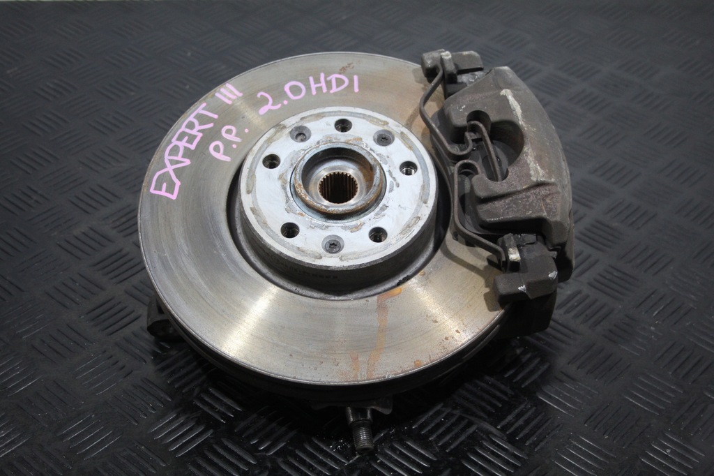 фото №1, Поворотный кулак правый перед traveller expert iii 3