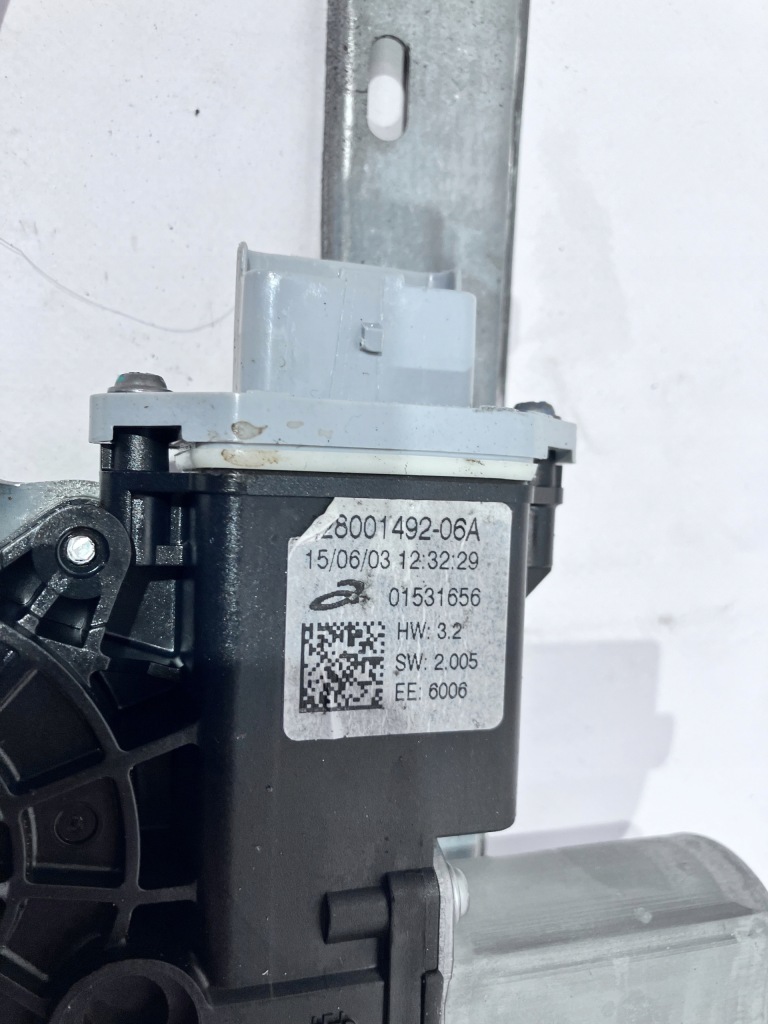 фото №3, Подъемник стекло левый перед smart forfour w453