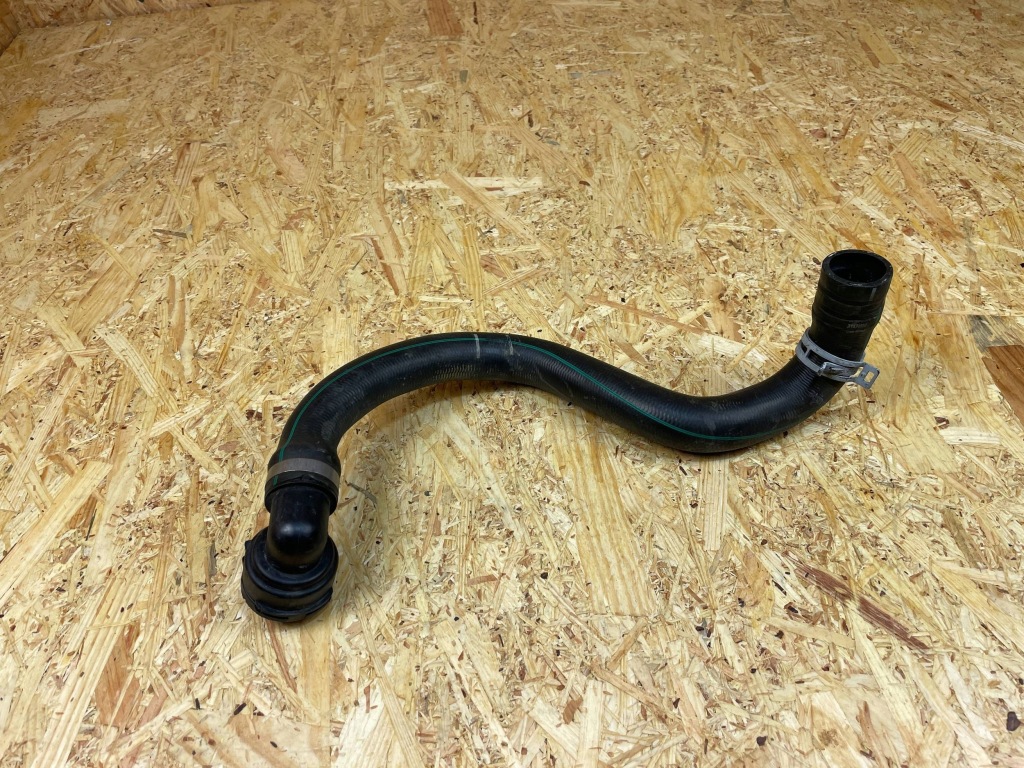 Пабтрубок  труба шланг воды volvo v40 ii 31474987 2016- в Украине