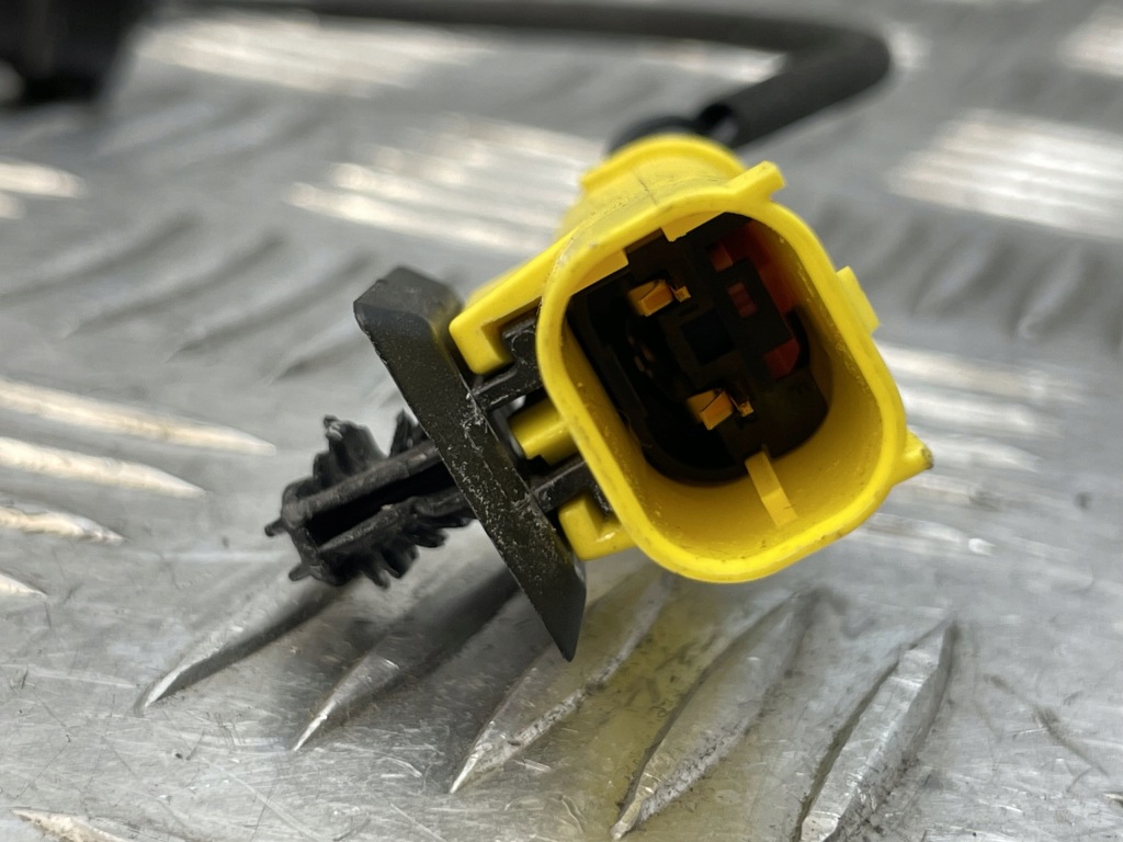 фото №10, Bmw оригінальний номер 7450943 1' f40 f70 2' f44 f74 патрон піротехнічний капот лівий