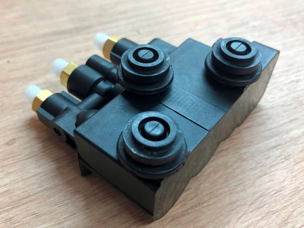 фото №7, Молдинг lr070245 do land rover discovery v van l462 defender kombi van l663