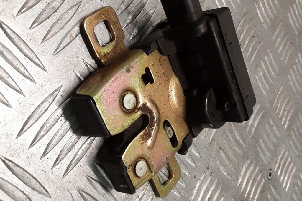 фото №1, Замок крышки багажника mini cooper r50, r53 1488775 1.6l бензиновый 2001