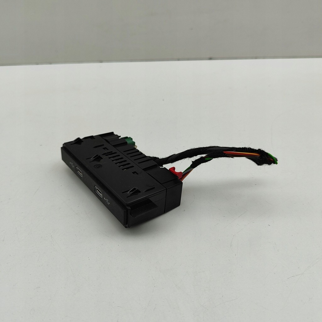 фото №4, Audi q4 sportback e-tron 2024 роз'єм / з'єднувач usb