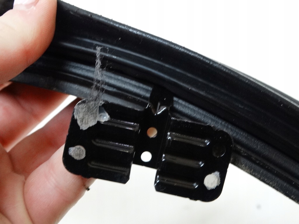 фото №10, Прокладка крышки багажника kia carens iv 15r.