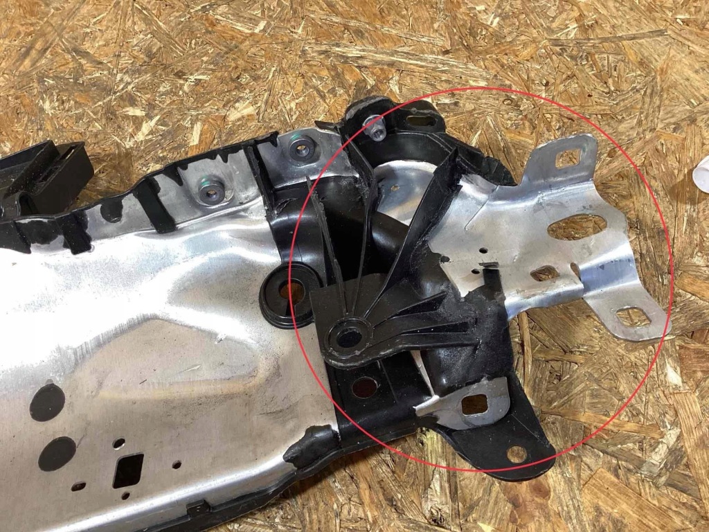 Кронштейн поперечина передний porsche macan 95b 95b805931f с Разборки