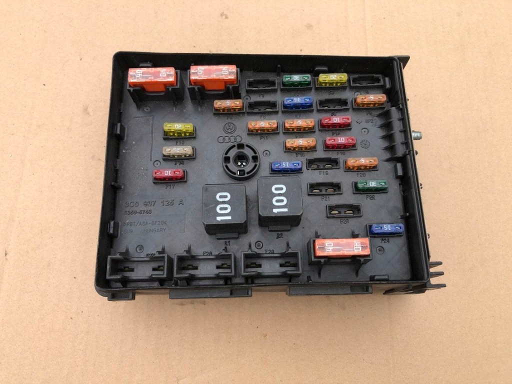 фото №1, Коробка запобіжників volkswagen оригінальний номер 3c0937125a