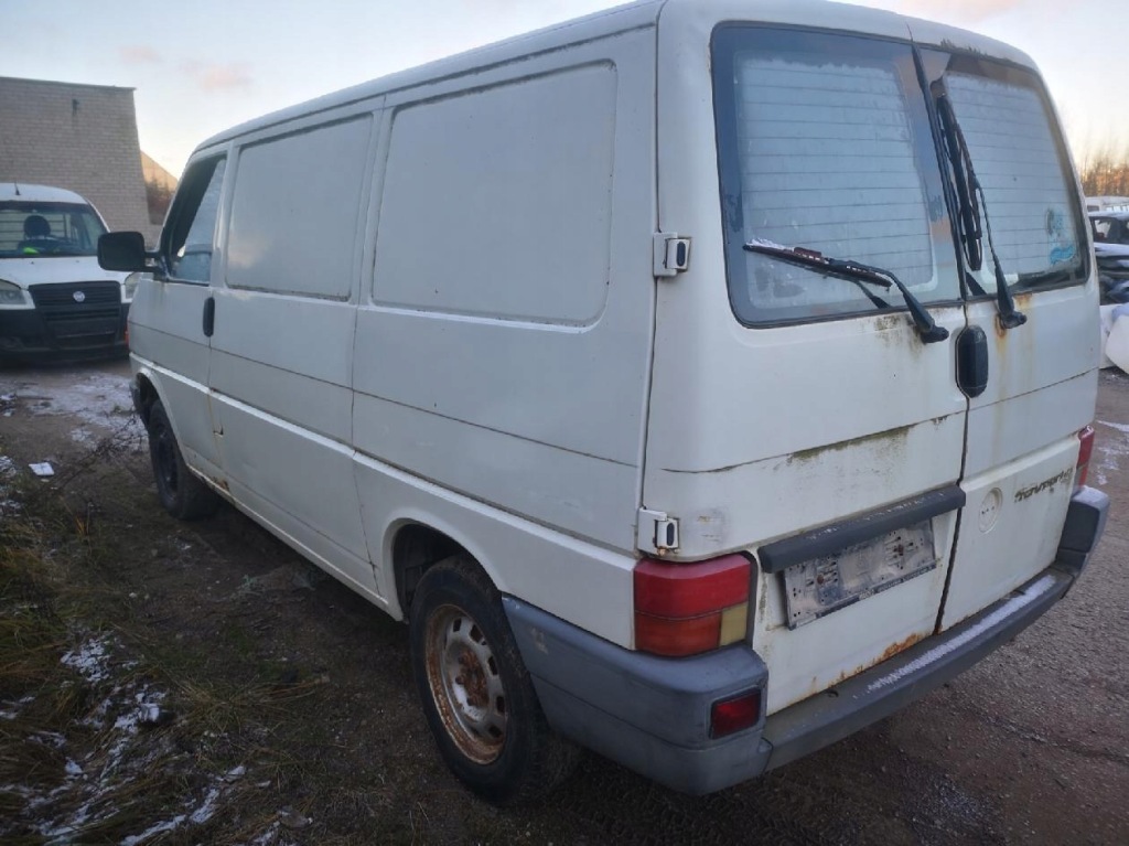 Купити Volkswagen transporter реле 1996 2.4l 141951253b