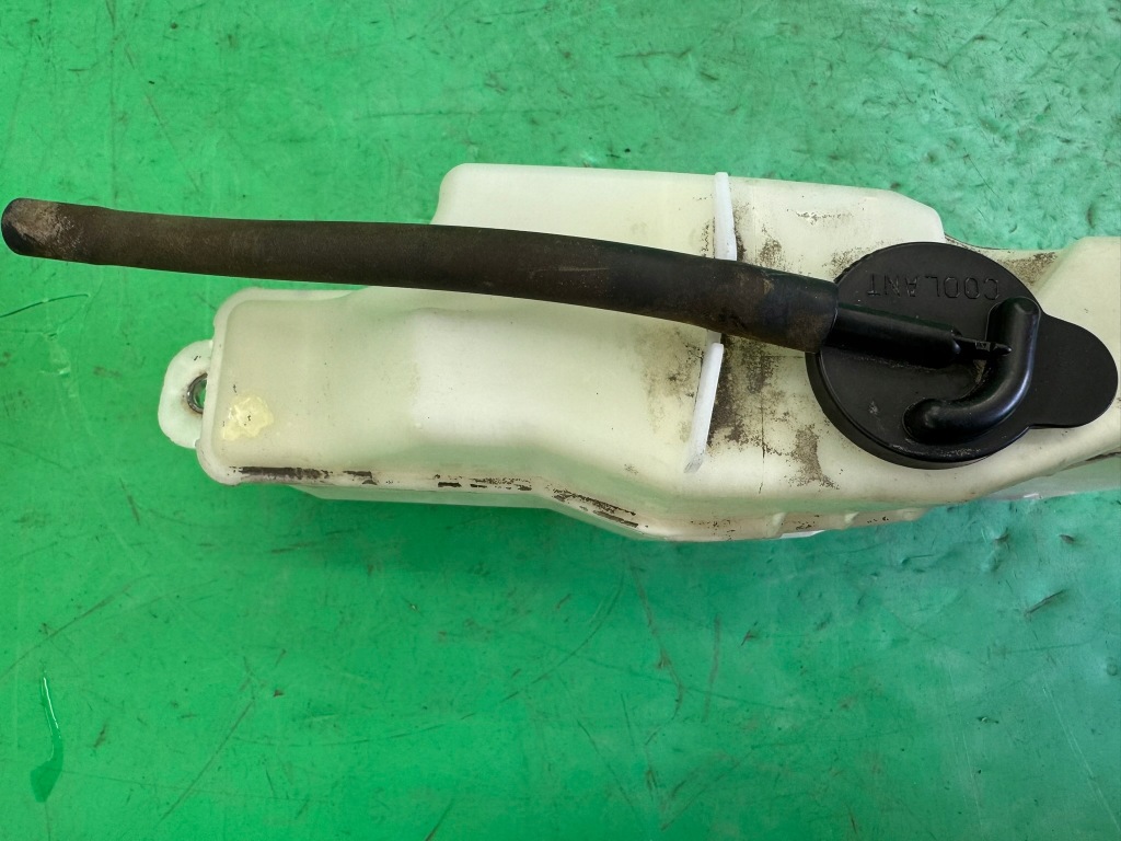 Бачок розширювальний 16470-0v020 toyota avalon iv 2.5h 12-18 2ar-fxe Зі Шроту